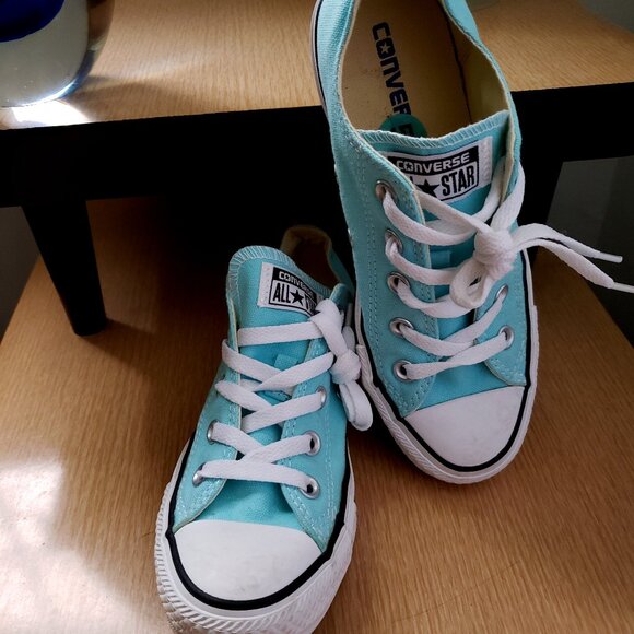 BNWT CTAS Converse Classic Low VIVID Blue - 147142C (5.5) - Picture 1 of 8